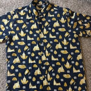 Uscape Apparel Notre Dame Men's Short-Sleeve Button-Up Shirt in Navy and Gold